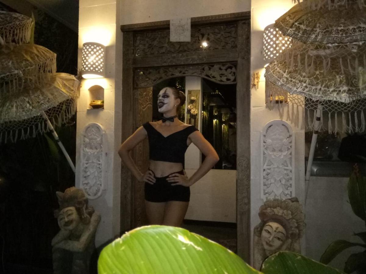 Pondok Sutya Kuta  Bagian luar foto