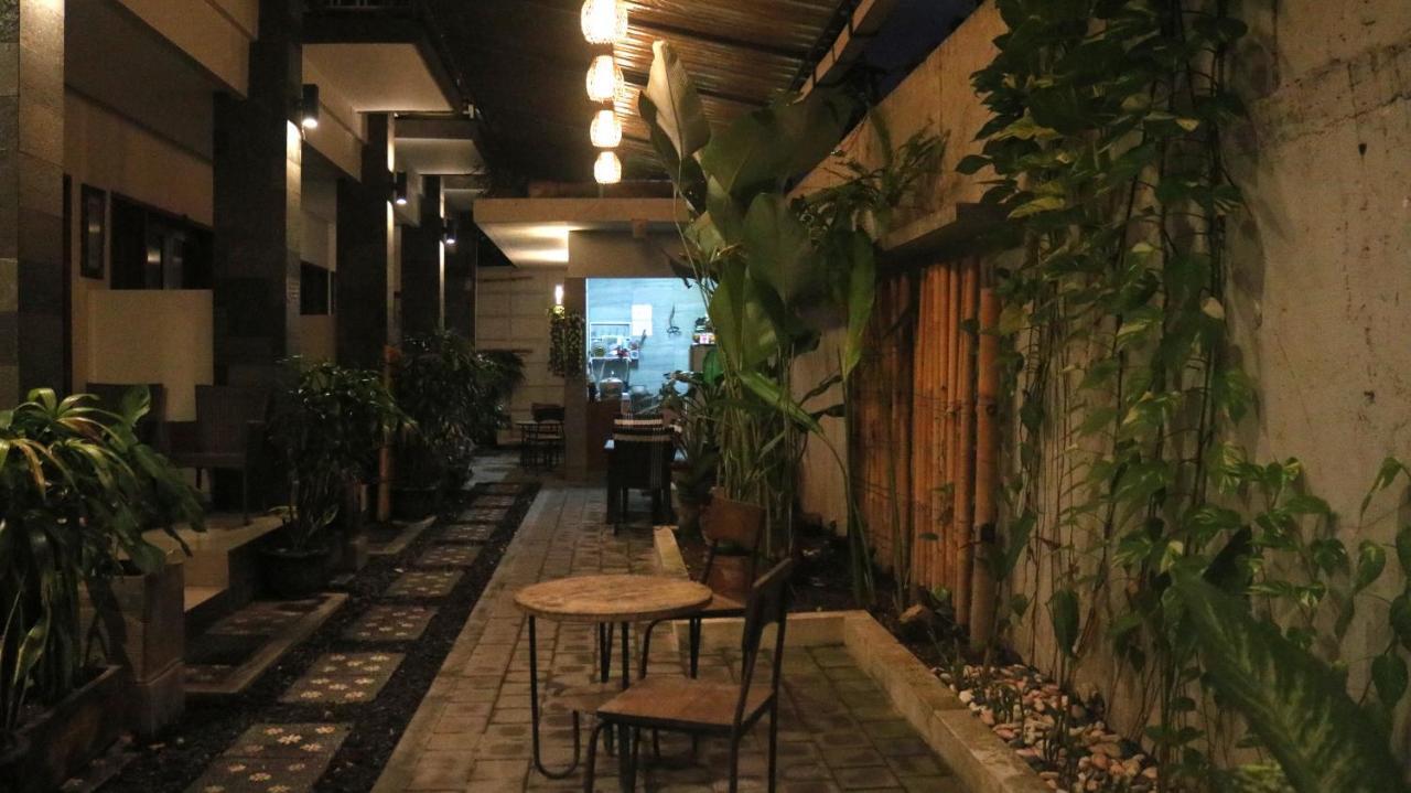 Pondok Sutya Kuta  Bagian luar foto